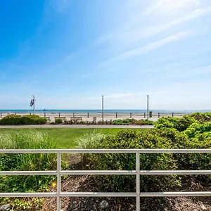 Hotel Country & By Radisson, Virginia Oceanfront , Va